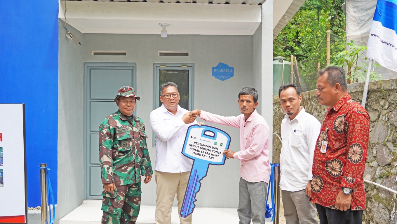 Penyerahan rumah modular tahan gempa di Cikerai yang dibangun PT Krakatau Steel Group . (Foto: Istimewa)