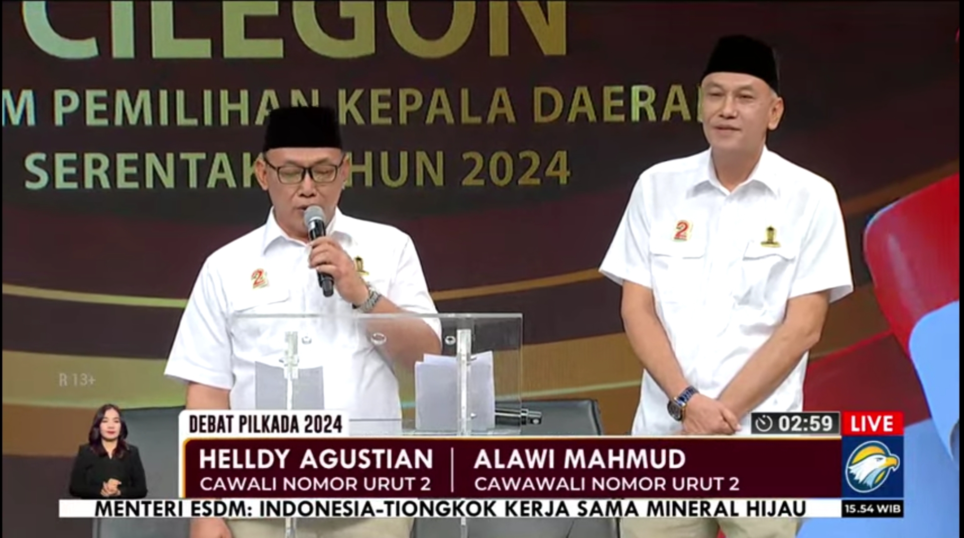 Paslon Walikota dan Wakil Walikota Cilegon, Helldy-Alawi saat mengikuti Debat Publik Pilkada Cilegon 