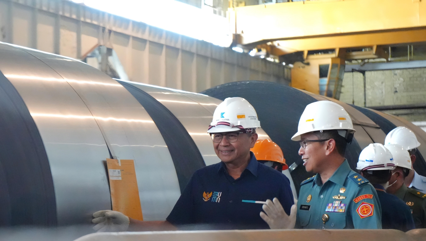 Dekan Fakultas Manajemen Pertahanan Universitas Pertahanan RI Laksamana Muda TNI Dr. Sri Yanto S. T. , M. Si saat kunjungi PT Krakatau Steel di Cilegon (Istimewa) 