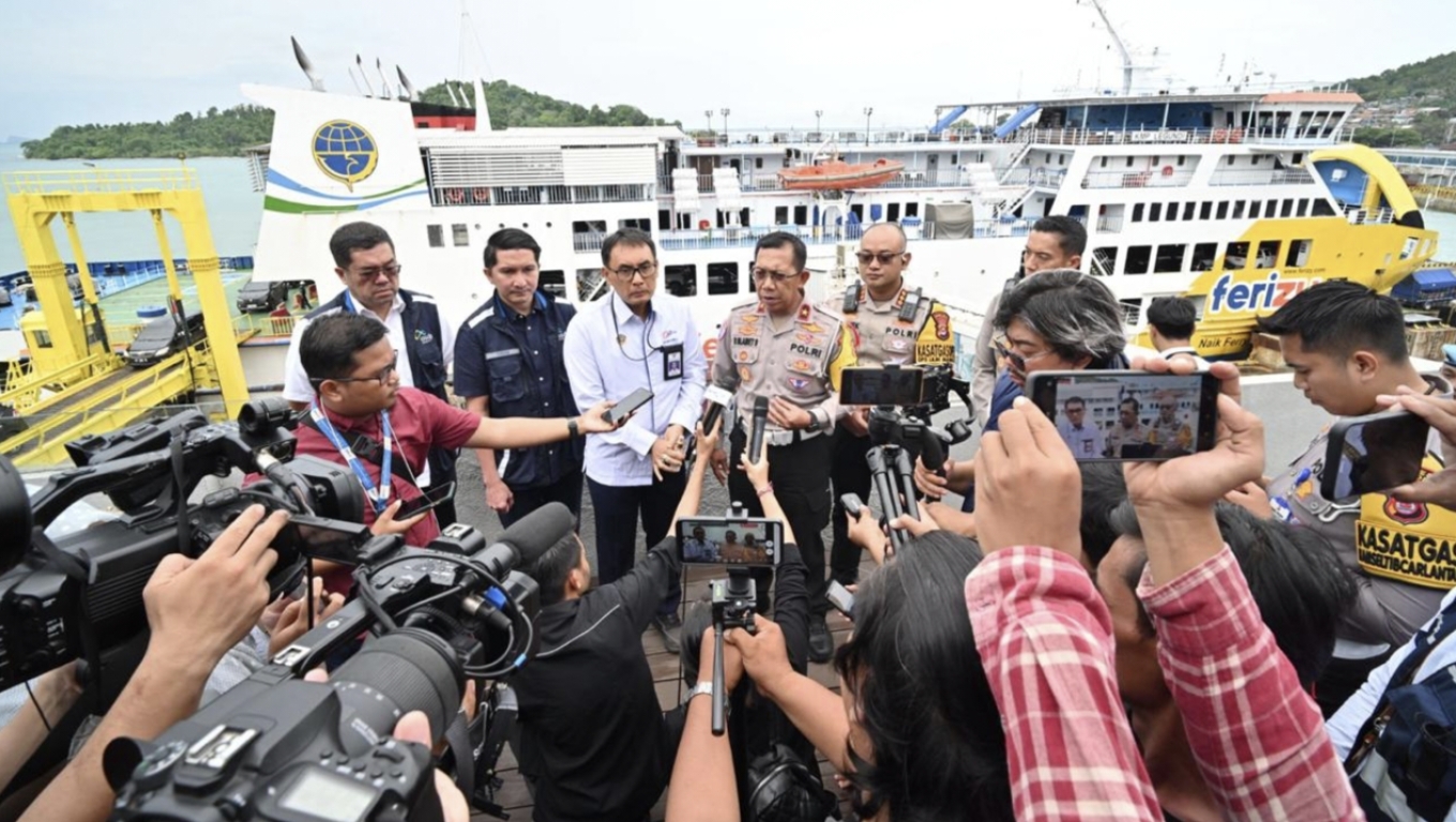 Dirjen Perhubungan Laut Kementerian Perhubungan Antoni Arif Priadi saat memberikan keterangan kepada wartawan di Pelabuhan Merak. (Foto: Istimewa) 