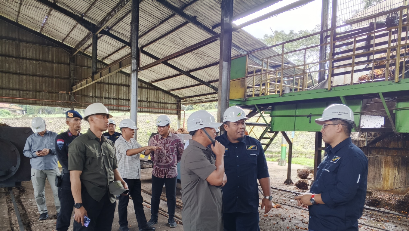 Komandan Korem 064 Maulana Yusuf, Brigjen TNI Andrian Susanto mengunjungi PKS Kerta Jaya di Banten. (Foto: Istimewa)