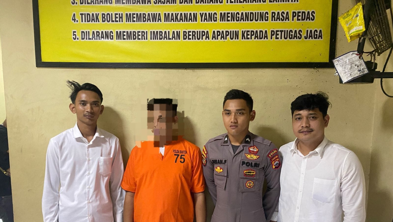 Anggota DPRD Banten TB Roy Facroji Basuni saat ditahan Polda Banten. (Foto: Istimewa)
