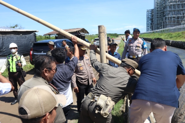 Polisi Bongkar Posko Ormas Macan Kulon di Kawasan Industri Cilegon