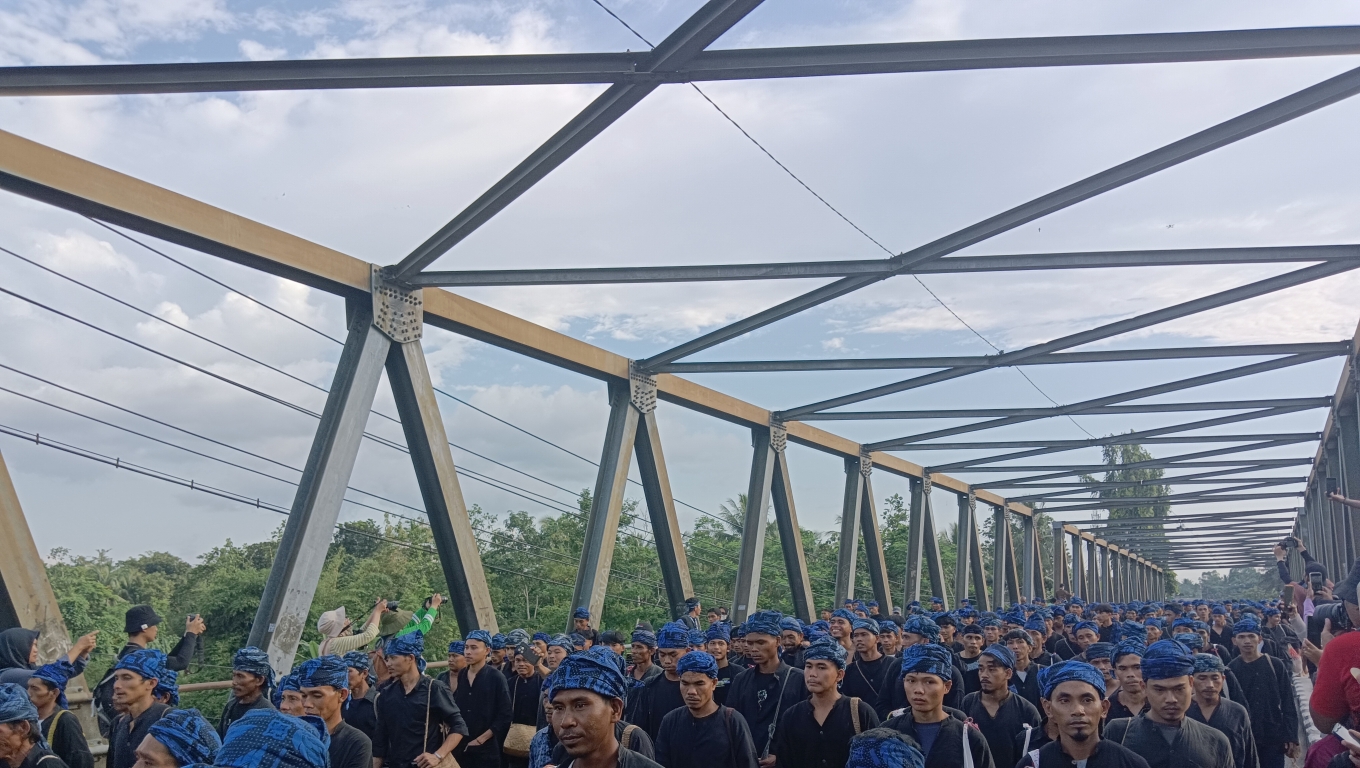 Ribuan masyarakat Baduy saat menuju pendopo Bupati Lebak.  (Foto: Babebanten) 