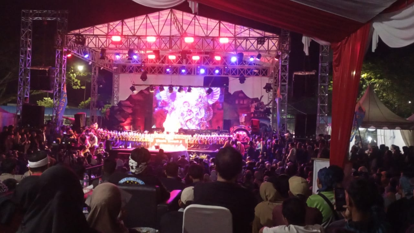 Suasana pagelaran wayang golek Paguyuban Sumedang Larang. (Foto: Babebanten) 