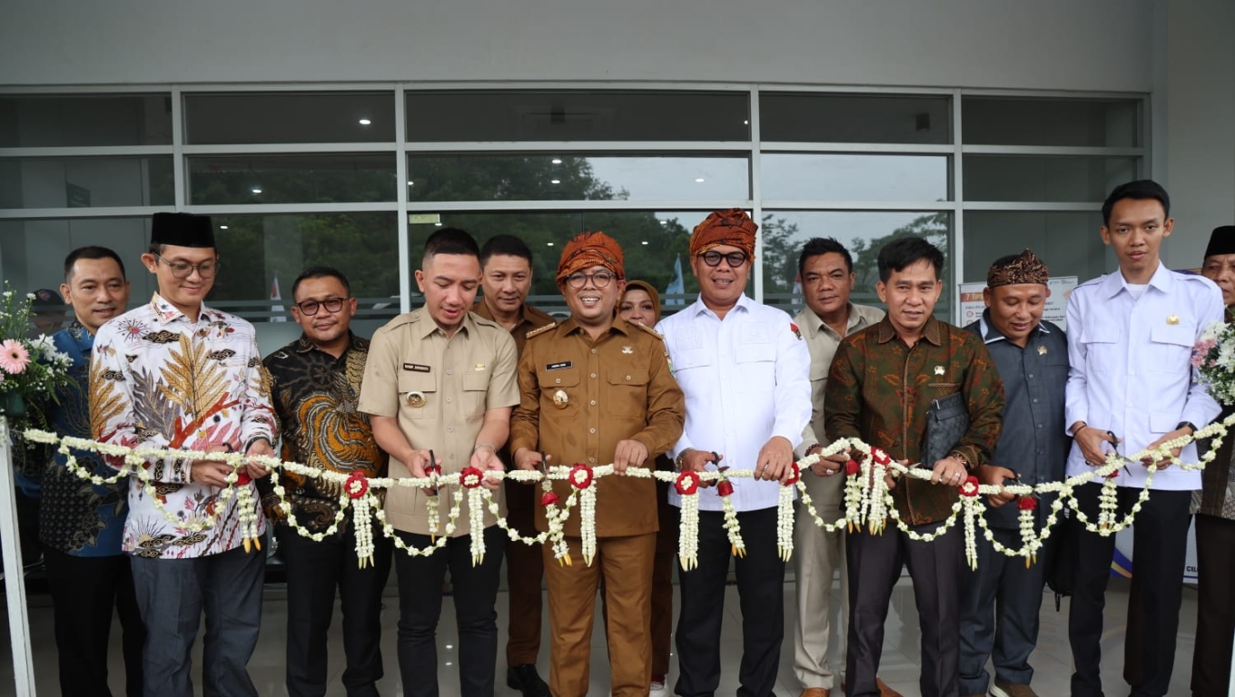 Gubernur Banten Andra Soni saat meresmikan RSUD Cilograng di Kabupaten Lebak. (Foto: Istimewa)