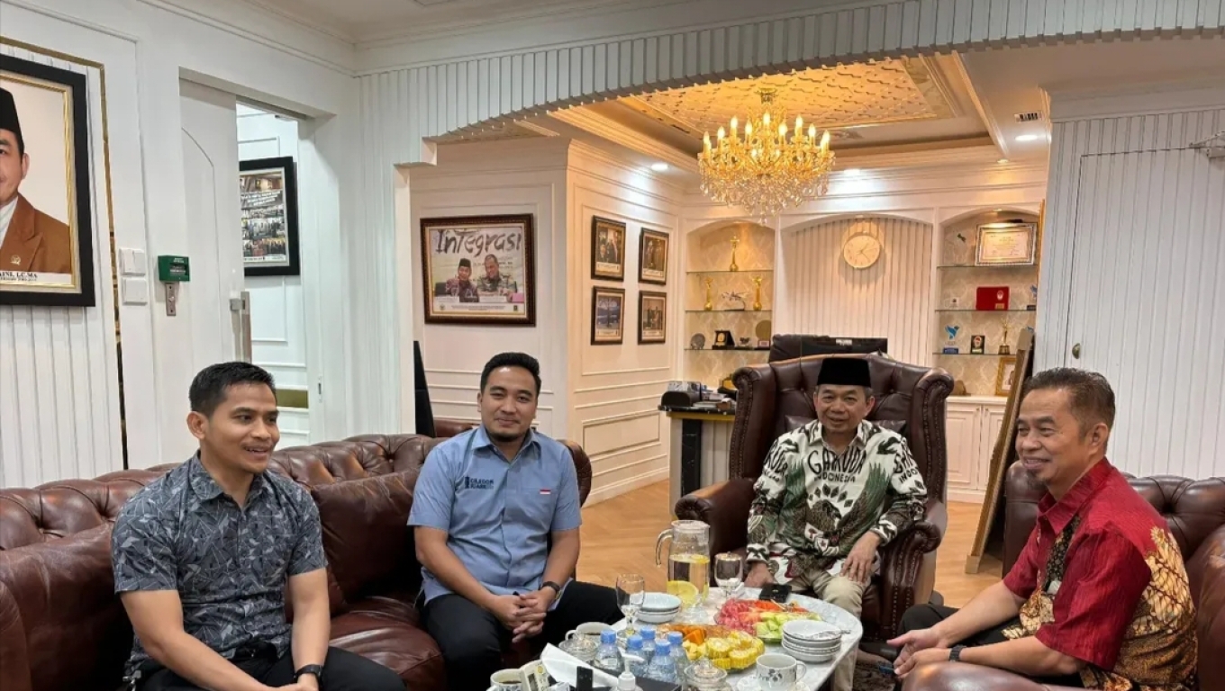 Momen pertemuan Walikota Cilegon Robinsar dengan petinggi PKS Jazuli Juwaini. (Foto instagram @robinsar19) 