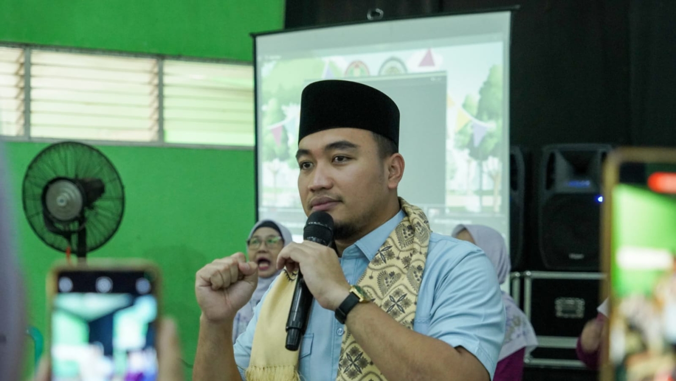 Walikota Cilegon Robinsar saat menyampaikan sambutan pada acara HUT Ikatan Guru Taman Kanak-Kanak Indonesia (IGTKI) ke-75 tingkat Kota Cilegon di Gedung Serba Guna Al-Khairiyah, Senin (26/5/2025). (Foto: Istimewa)