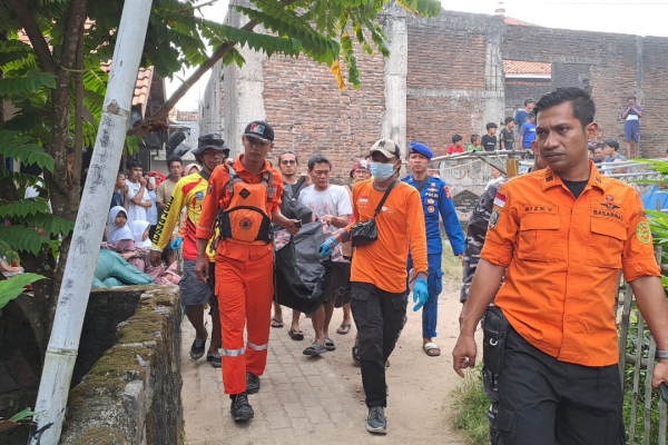 Bocah 10 Tahun yang Tenggelam di Pantai Karang Bolong Cinangka Serang Ditemukan Meninggal