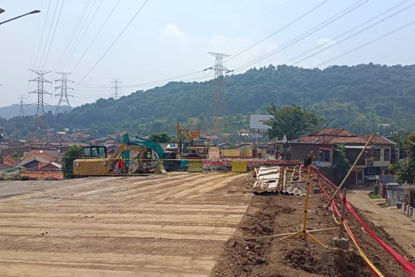 Jalur Utama Menuju Merak Ditutup Imbas Pembangunan Jembatan, Operasional Pelabuhan Normal