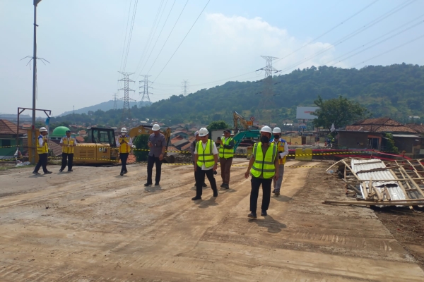 Proyek Pembangunan Jembatan di Cikuasa Atas Hambat Arus Kendaraan Menuju Pelabuhan Merak
