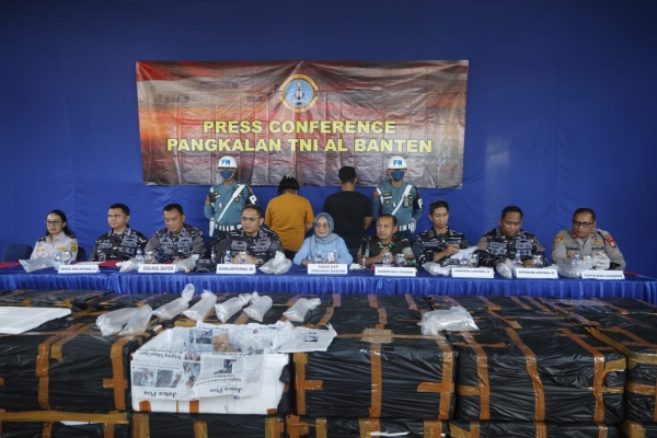TNI AL Gagalkan Upaya Penyelundupan 199.800 Benih Bening Lobster di Pelabuhan Merak Banten