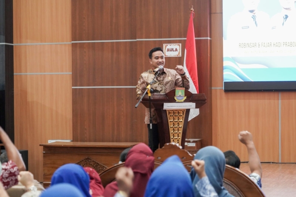 Walikota Robinsar Tegaskan Tidak Boleh Ada Praktik Titip - menitip Penerimaan Murid Baru di Cilegon