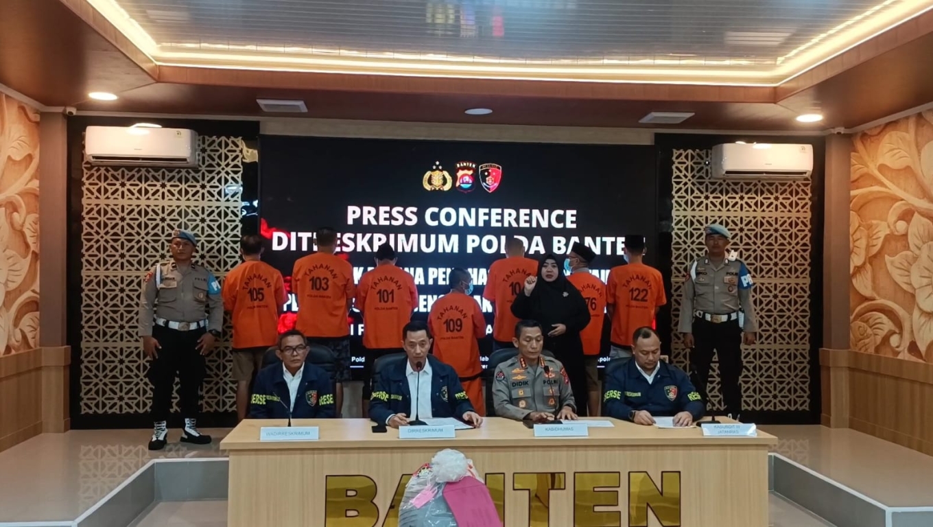 Direktur Reskrimum Polda Banten, Kombes Pol Dian Setyawan saat memimpin Press Conference kasus unjuk rasa berujung pengrusakan. (Foto: Arie/BabeBanten.com)