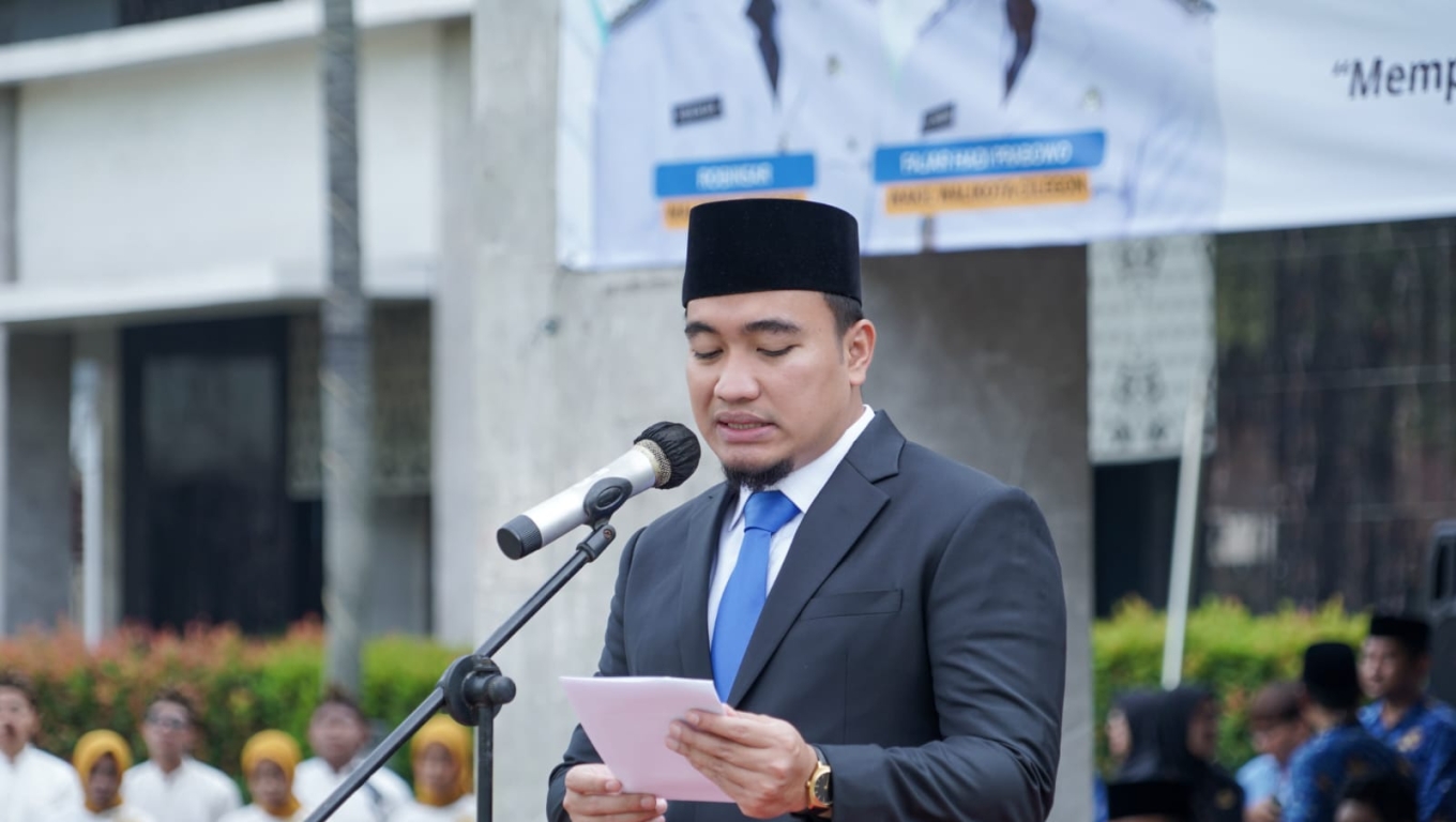 Walikota Cilegon Robinsar saat menyampaikan sambutan pada Upacara Peringatan Hari Lahir Pancasila ke-80 di halaman Kantor Walikota Cilegon, Senin 2 Juni 2025. (Foto: Istimewa)