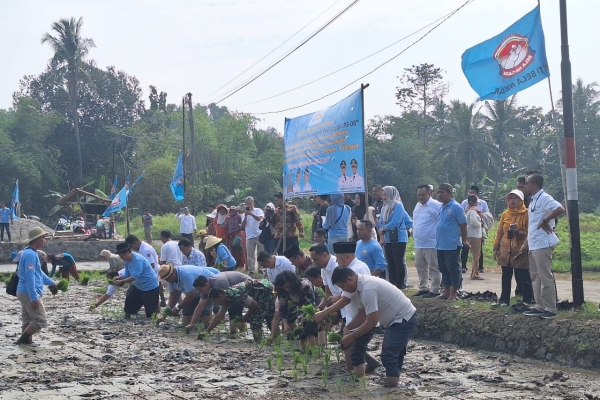 Apresiasi Sahruji, Walikota Robinsar: Yang Lain Sibuk Rebutan Proyek, Beliau Fokus Perhatikan Petani