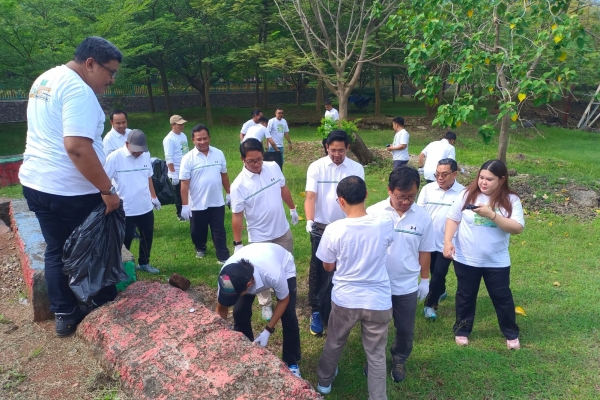 PLN Indonesia Power Suralaya Gelar Aksi Bersih - bersih Sampah dan Tanam Pohon
