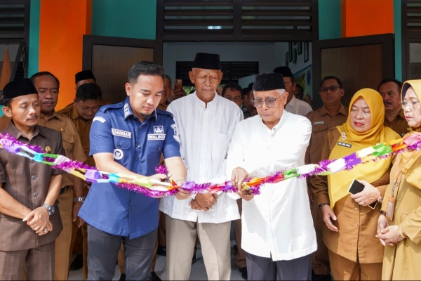 Robinsar Resmikan Gedung SMPN 14 Kota Cilegon