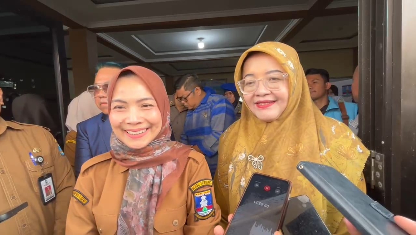 Bupati Serang Ratu Zakiyah saat memberikan keterangan kepada wartawan. (Foto: Babebanten.com)