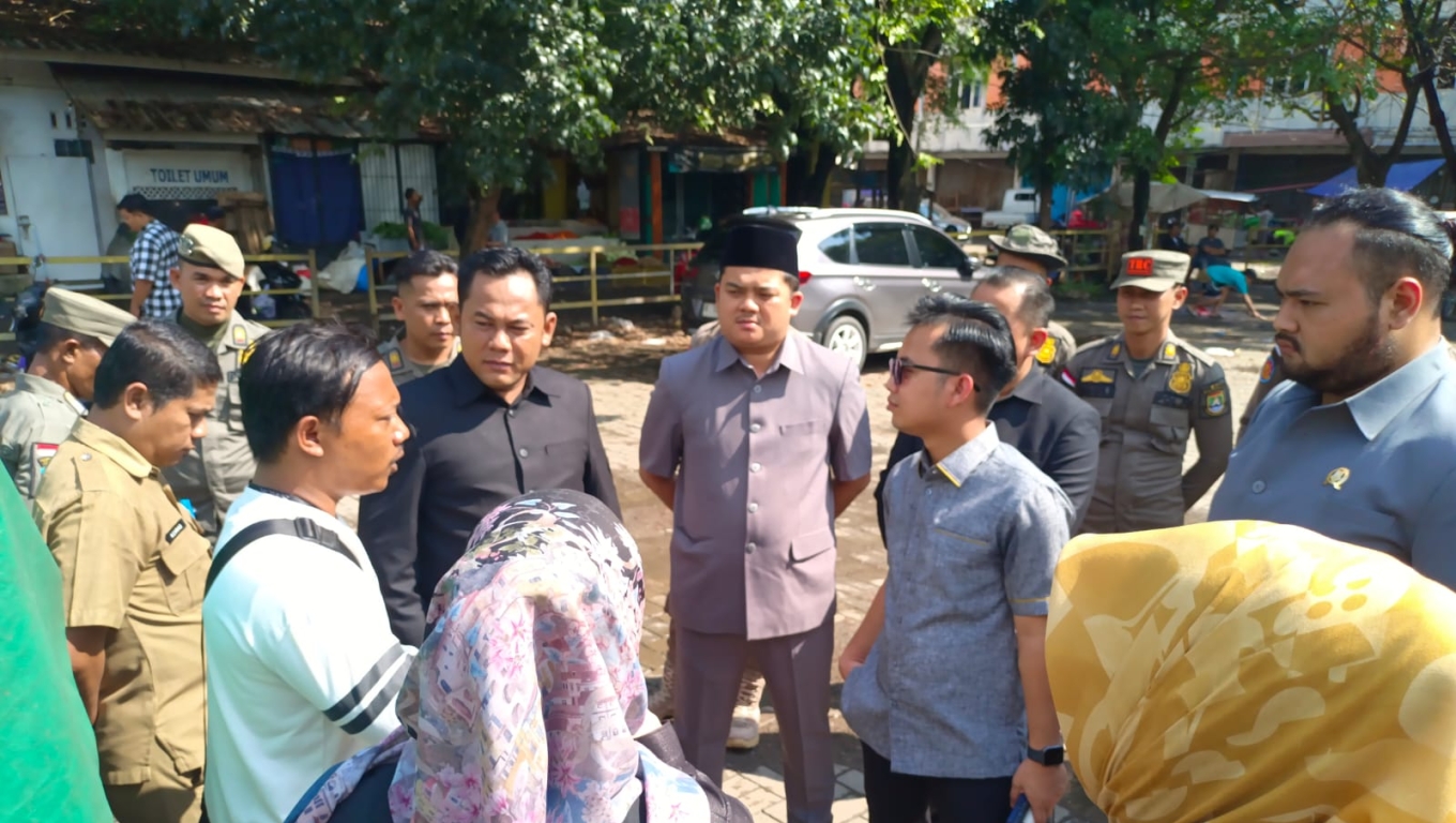 Komisi IV DPRD Kota Cilegon saat melakukan sidak di lokasi parkir liar Pasar Kranggot. (Foto: Arie/BabeBanten.com