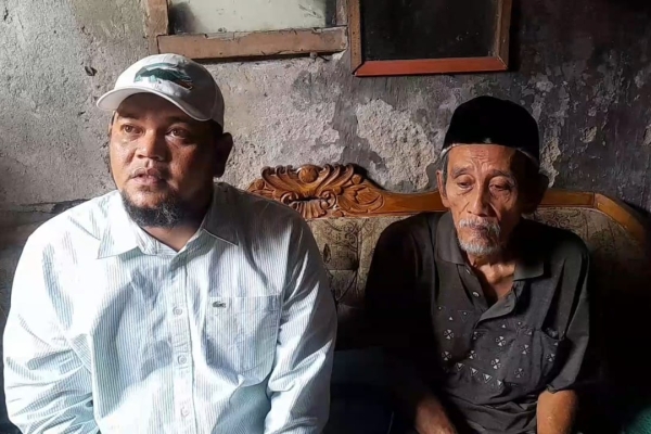 Anggota DPRD Lebak Bantu Warga yang Mengalami Lumpuh Layu