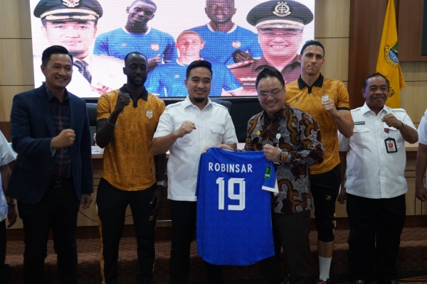 Dukung Adhyaksa FC Banten Bermarkas di Cilegon, Walikota Robinsar Akan Revitalisasi Stadion