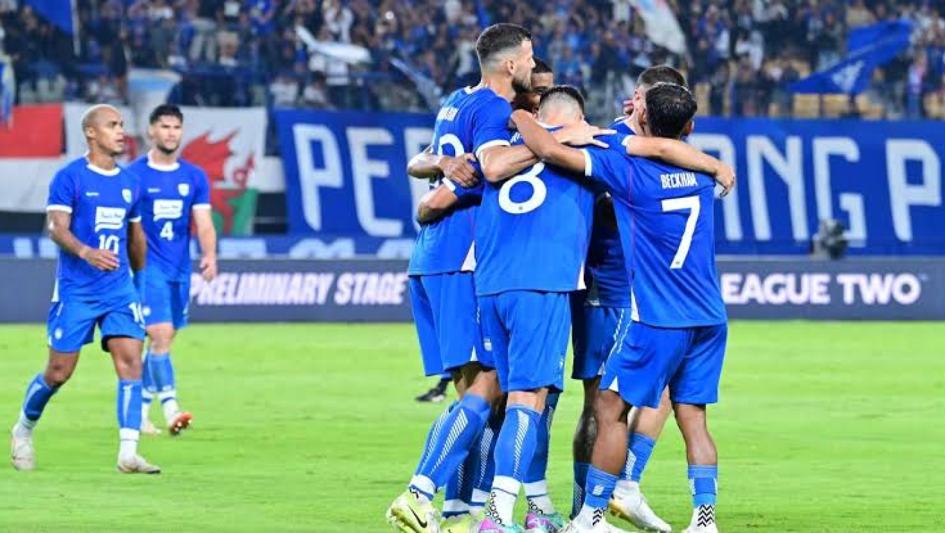 Selebrasi pemain Persib Bandung usai cetak gol. (Foto: Goal) 