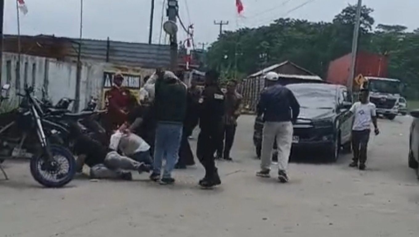 Momen sejumlah wartawan saat mendapat ancaman dari sejumlah orang di PT GRS. (Foto: Tangkapan layar) 