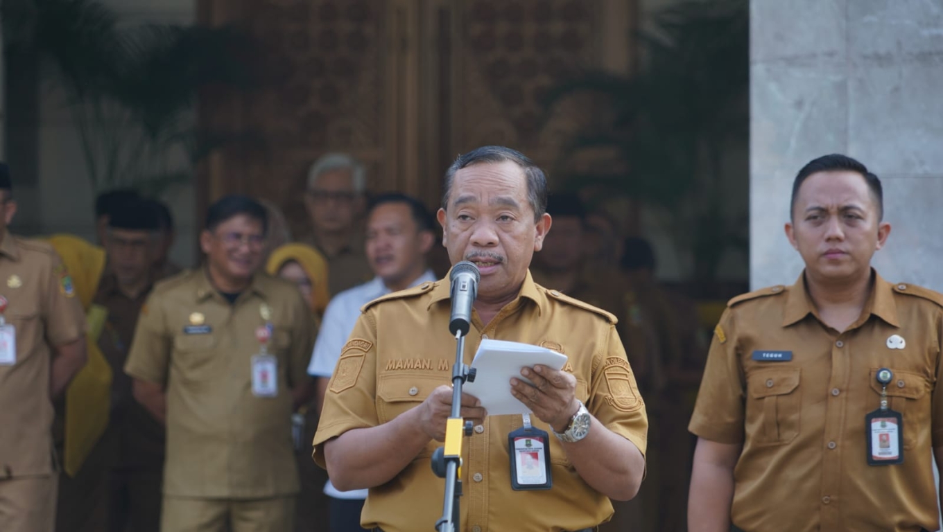 Sekda Kota Cilegon Maman Mauludin memberikan arahan saat memimpin apel pagi. (Foto: Istimewa)