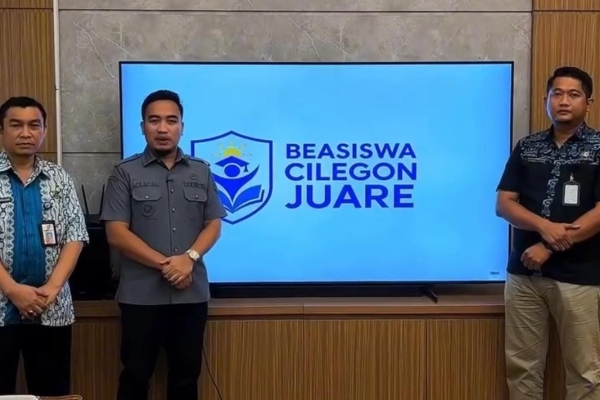 Walikota Robinsar dan Wakil Walikota Fajar Hadi Prabowo Realisasikan Program Beasiswa Cilegon Juare