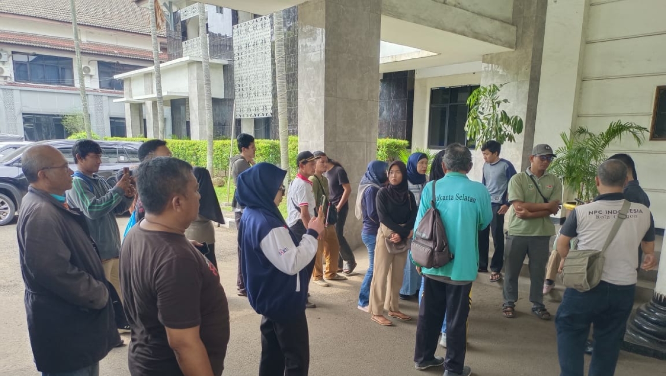 Pengurus NPCI bersama pelatih dan atlet mendatangi Kantor Walikota Cilegon. (Foto: Arie/Babebanten.com)