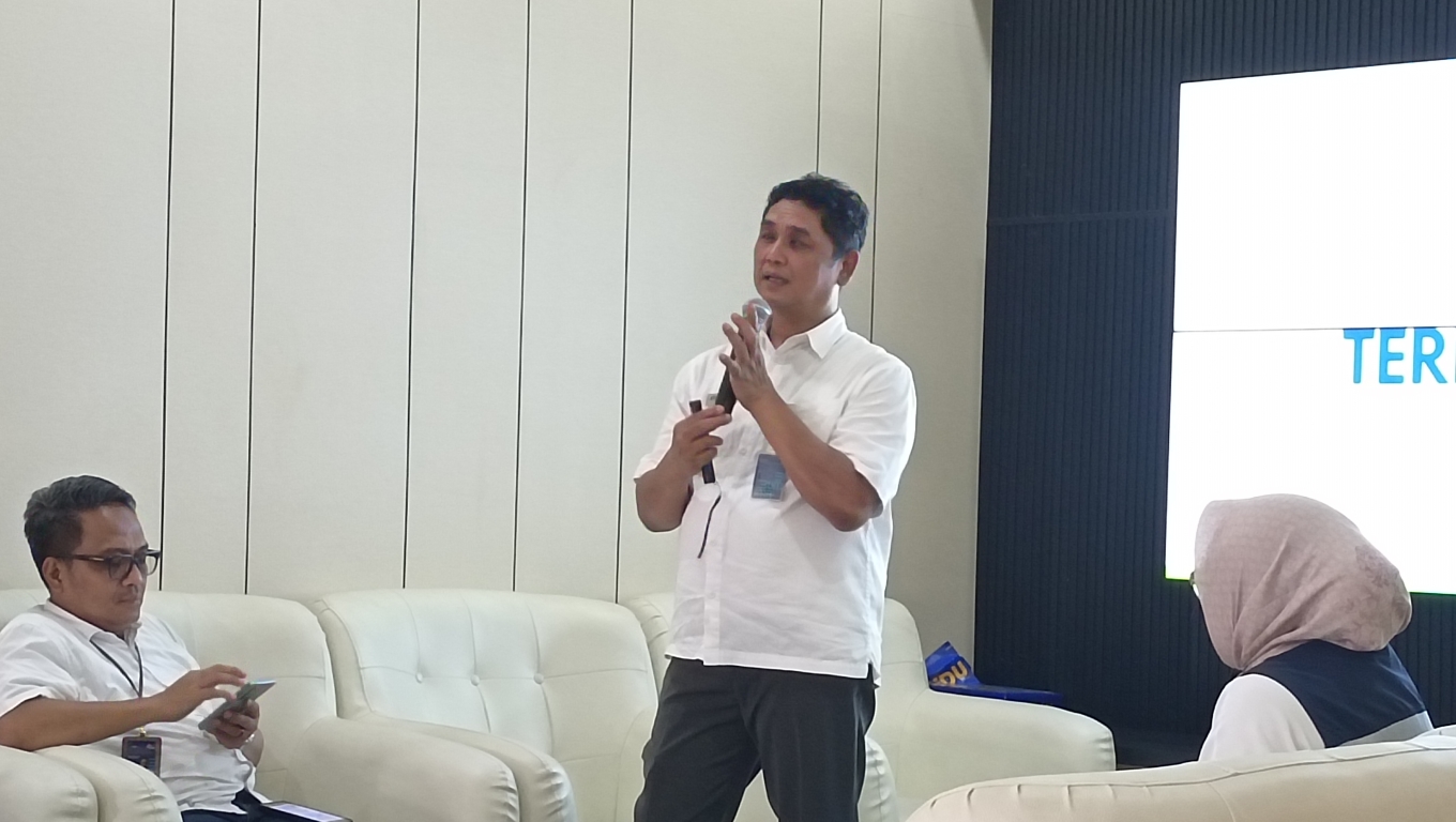 General Manager ASDP Cabang Merak, Syamsudin saat memberikan keterangan kepada wartawan. (Foto: Arie/BabeBanten.com) 