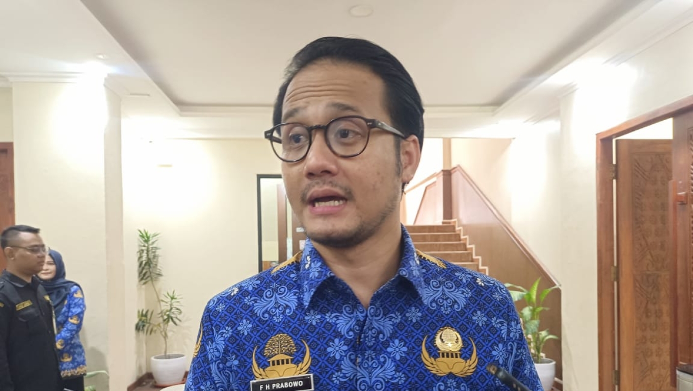 Wakil Walikota Cilegon Fajar Hadi Prabowo memberikan keterangan kepada wartawan. (Foto: Arie/BabeBanten.com)