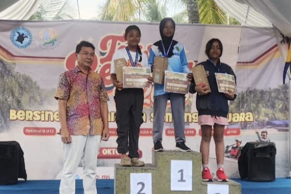 Kejuaraan Sailing Tukik Regatta Internasional Anyer 2025, Tiga Atlet Cilegon Naik Podium
