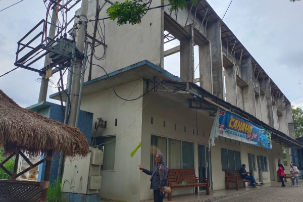 Nempel Dengan Bangunan Ruko, Gardu Listrik di JLS Cilegon Dikeluhkan Pemilik Lahan