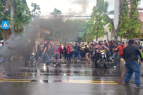 Polisi Gelar Simulasi Penanganan Aksi Unjuk Rasa Anarkis di DPRD Cilegon, Ini Tujuannya