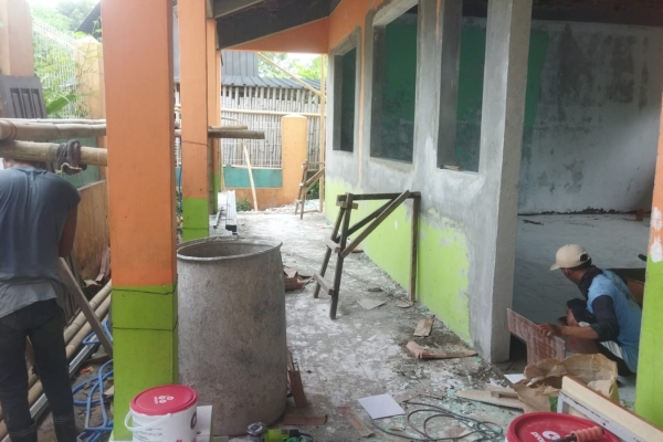 Proyek Rehabilitasi Ruang Kelas SD Negeri Taman Baru 1 Cilegon Tak Libatkan Warga  Setempat