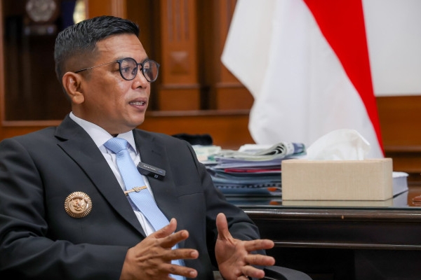 Setelah Dirujak Netizen, Gubernur Andra Soni Aktifkan Kembali Kepsek SMA Negeri 1 Cimarga