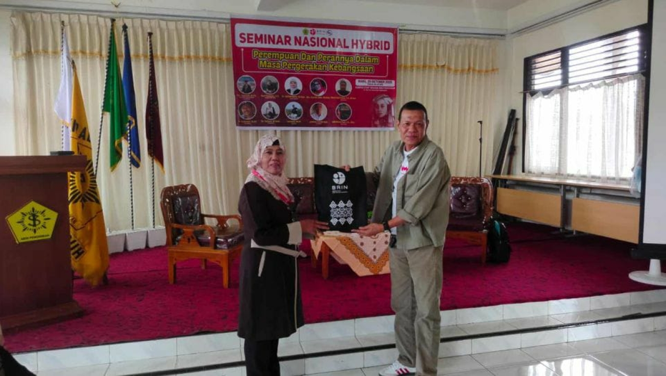 Suasana acara Seminar Nasional Hybrid dengan tema Perempuan dan Perannya dalam Pergerakan Kebangsaan, digelar di Kampus STKIP Yayasan Abdi Pendidikan - Payakumbuh. (Dok. Istimewa)