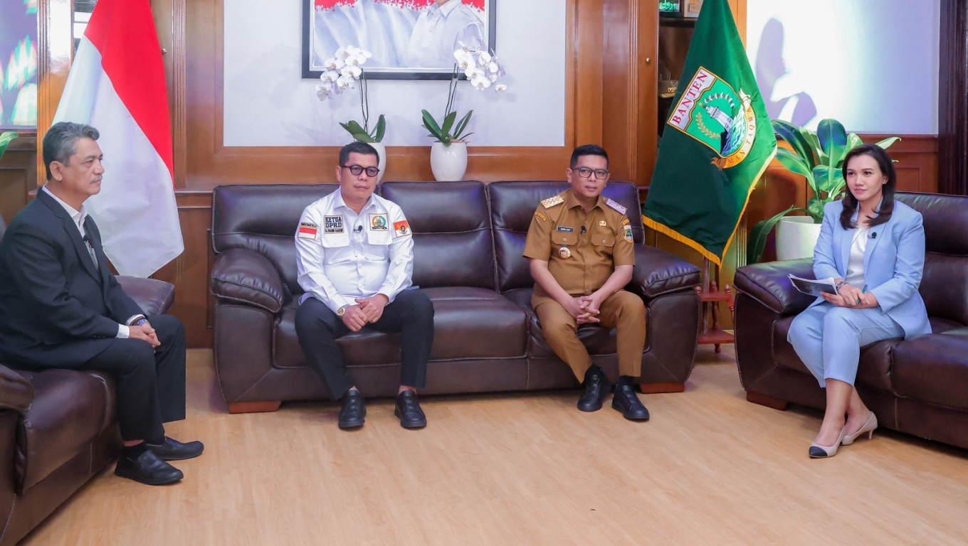 Gubernur Banten Andra Soni dan Ketua DPRD Banten saat menjadi narasumber pada dialog dengan TVRI di ruang kerja Gubernur Selasa 30 September 2025. (Foto: Istimewa) 