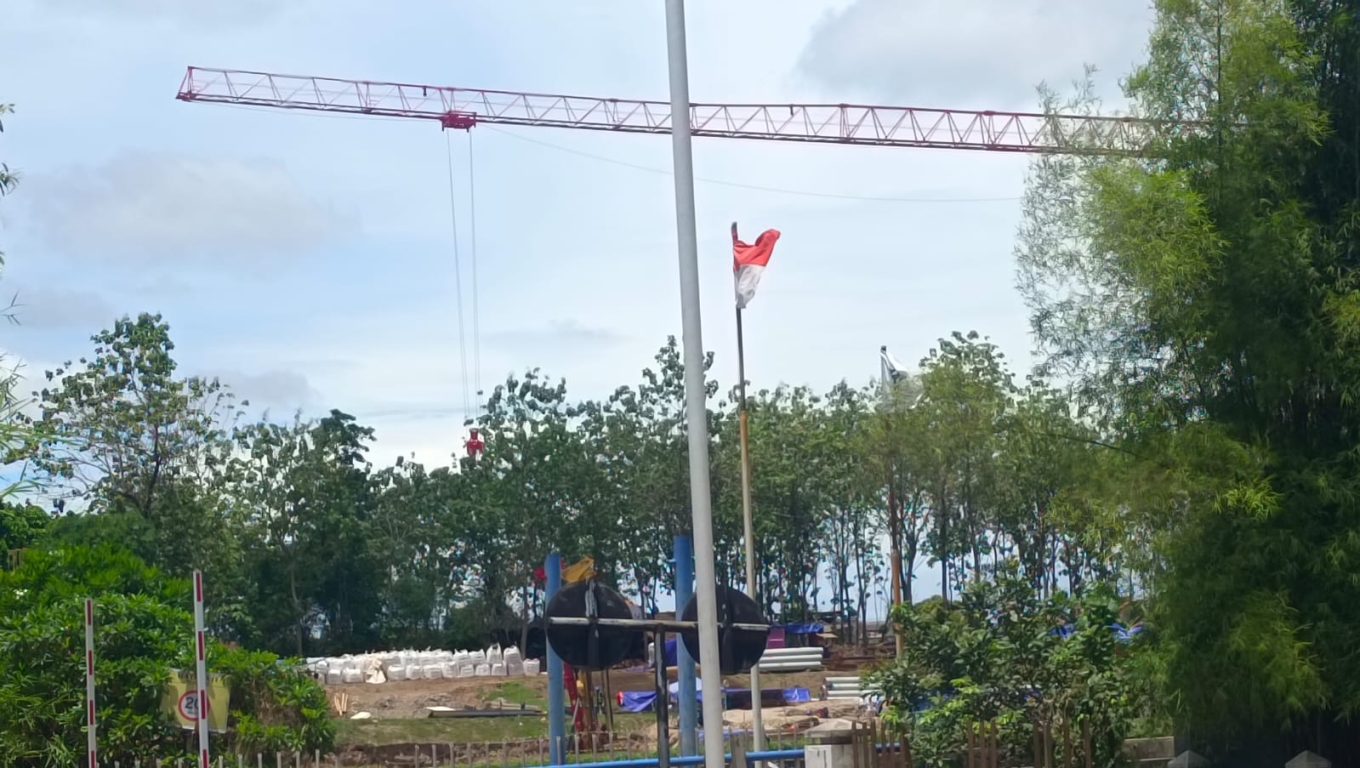 Proyek pembangunan WTP II PT Krakatau Tirta Industri yang diduga belum miliki izin AMDAL. (Foto: BabeBanten).