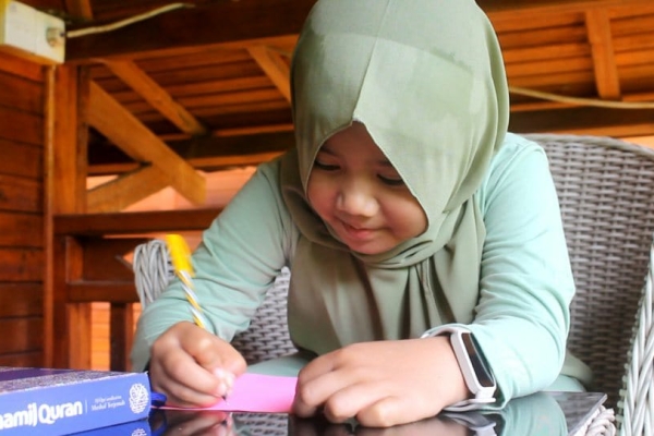 Jelang Ramadan 2026, Nashiha Syahla Rilis Lagu Religi Islami “Surat Kecil untuk Nabi”