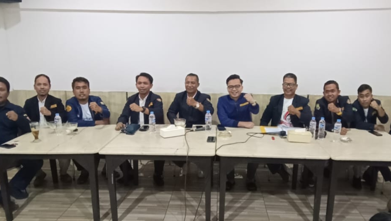 Konferensi pers para pengurus enam kecamatan Karang Taruna di Kota Cilegon. (Foto: BabeBanten)