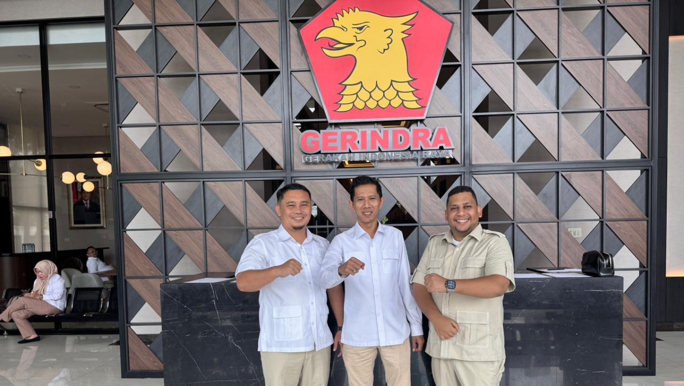 Sekretaris Dewan Pimpinan Cabang (DPC) Partai Gerindra Kota Serang Saipulloh Jueng (Tengah). (Foto: BabeBanten) 