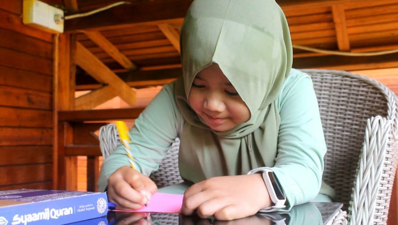 Nashiha Syahla, Penyanyi lagu religi Ramadhan terbaru 2026, Surat Kecil Untuk Nabi. (Dok. Istimewa)