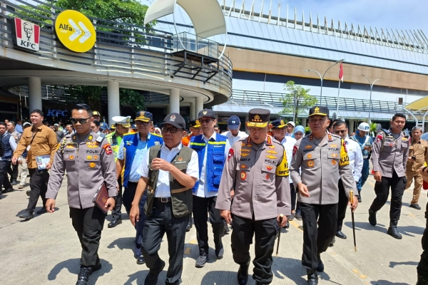 Hadapi Arus Mudik Nataru, Menko PMK - Kapolri Cek Kesiapan di Pelabuhan Merak