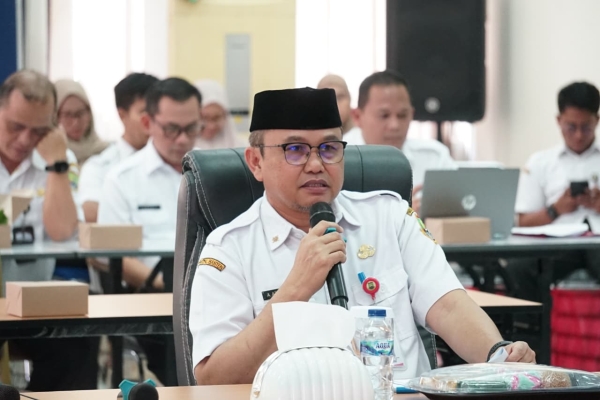 Plt Sekda Kota Cilegon Pimpin Rapat Evaluasi PAD 2025