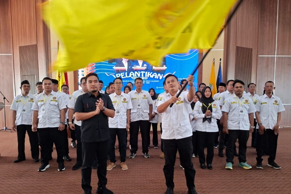 Walikota Robinsar Lantik Pengurus Karang Taruna Cilegon