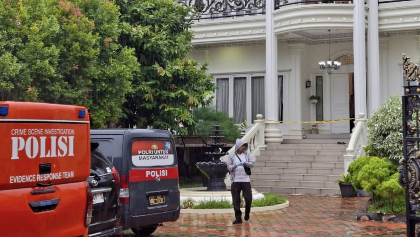 Rumah mewah di Komplek BBS III, Kelurahan Ciwaduk , Kota Cilegon ini diduga terjadi kasus pembunuhan terhadap anak. (Foto: Babe Banten) 