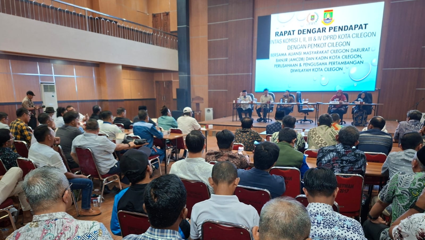 Rapat Dengar Pendapat (RDP) DPRD Kota Cilegon bersama Pemkot Cilegon, industri dan masyarakat terdampak banjir, Jumat (9/1/2026).(Foto: Babe Banten)